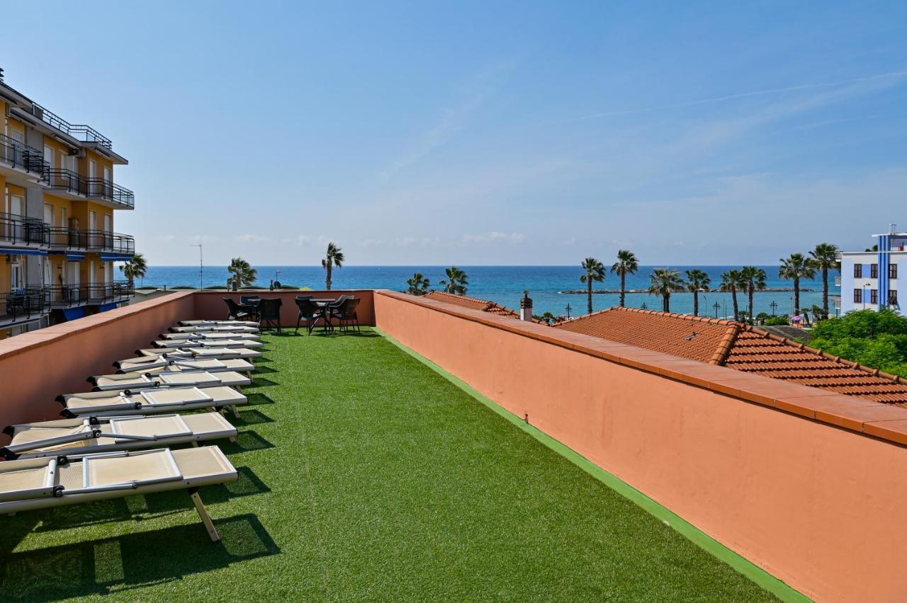Hotel Delle Rose 산토바르톨로메오알마레 외부 사진