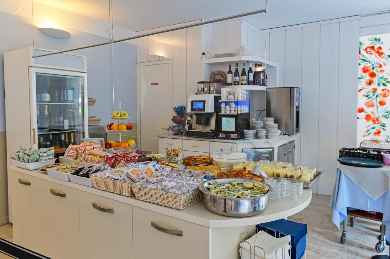 Hotel Delle Rose 산토바르톨로메오알마레 외부 사진