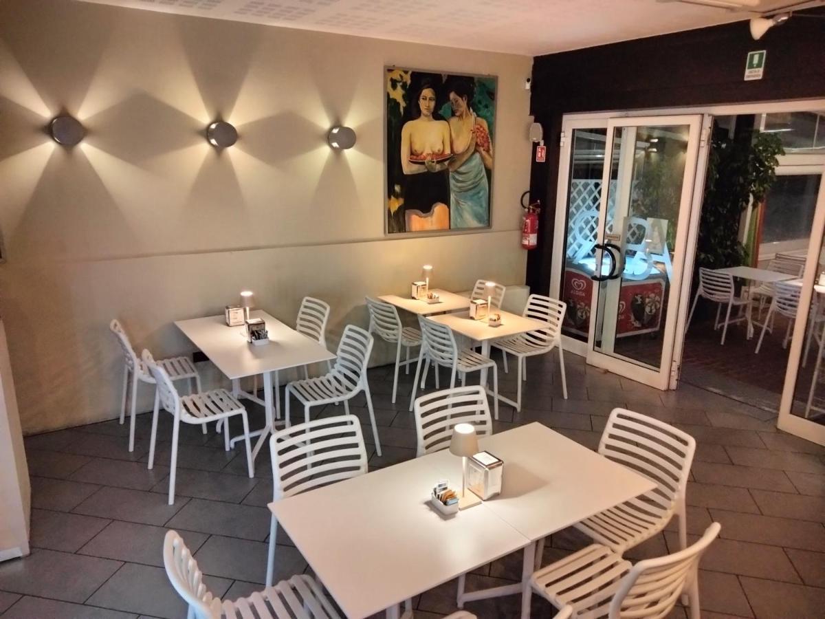 Hotel Delle Rose 산토바르톨로메오알마레 외부 사진