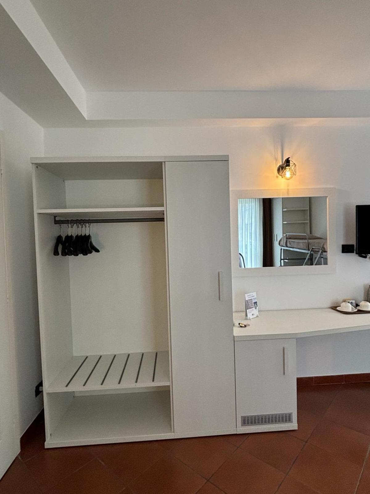 Hotel Delle Rose 산토바르톨로메오알마레 외부 사진