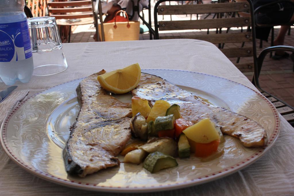 Hotel Delle Rose 산토바르톨로메오알마레 외부 사진